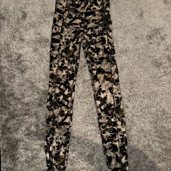 [Like New] Lululemon Invigorate High-Rise Tight 28" - Multi-Color - Picture 3 of 8